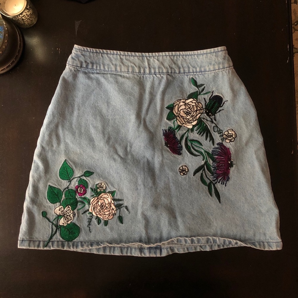 Embroidered skirt